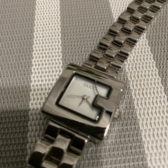 Silver old style Gucci watch ☝️🌹💥PRICE FIRM - Picture 3 of 4